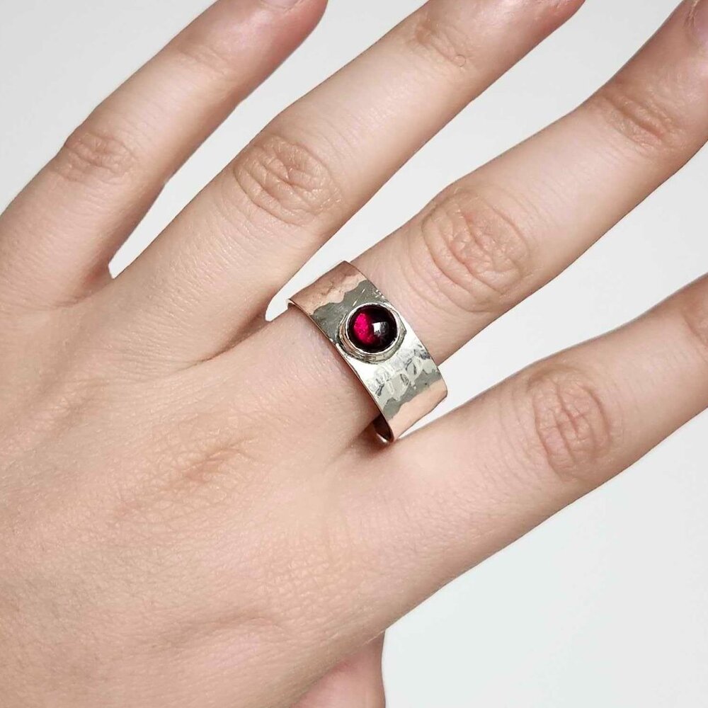 [NWOT] Handmade 925 Sterling Silver Wide Band Ring - Natural Garnet Gemstone